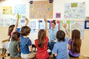 top-10-hoat-dong-stem-cho-tre-em-nhieu-mau-sac