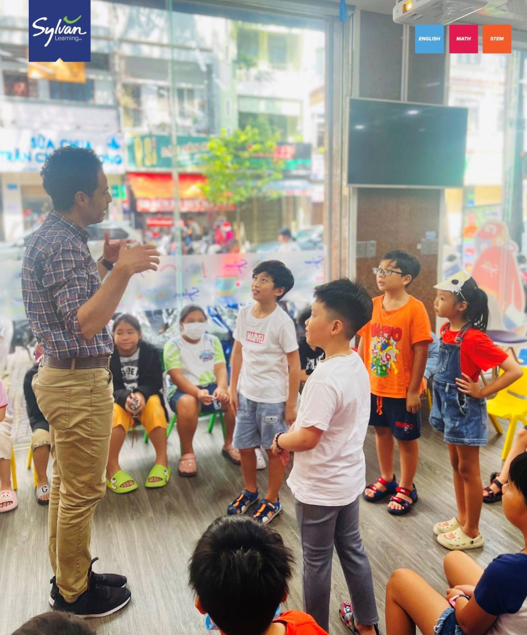 Khi tham gia Câu lạc bộ Tiếng Anh Sylvan Learning bé cải thiện phản xạ ngoai ngữ rõ rệt
