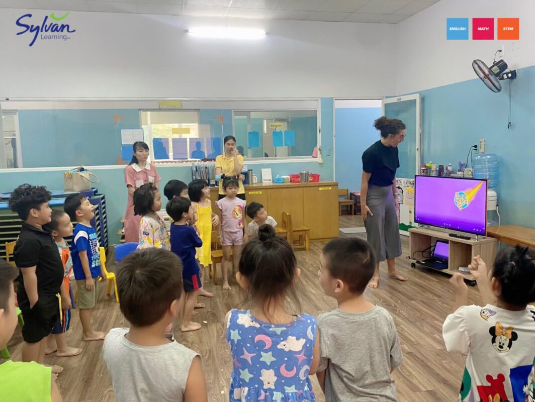 ket-hop-hoc-va-choi-sylvan-learning