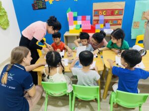 Sylvan đồng hành cùng Mầm non WeHappy theo mô hình ngoại khóa sau giờ học với 5 chương trình: Toán tư duy, STEAM, tiếng Anh, kỹ năng học tập… giúp trẻ 12 tháng–6 tuổi phát triển toàn diện.