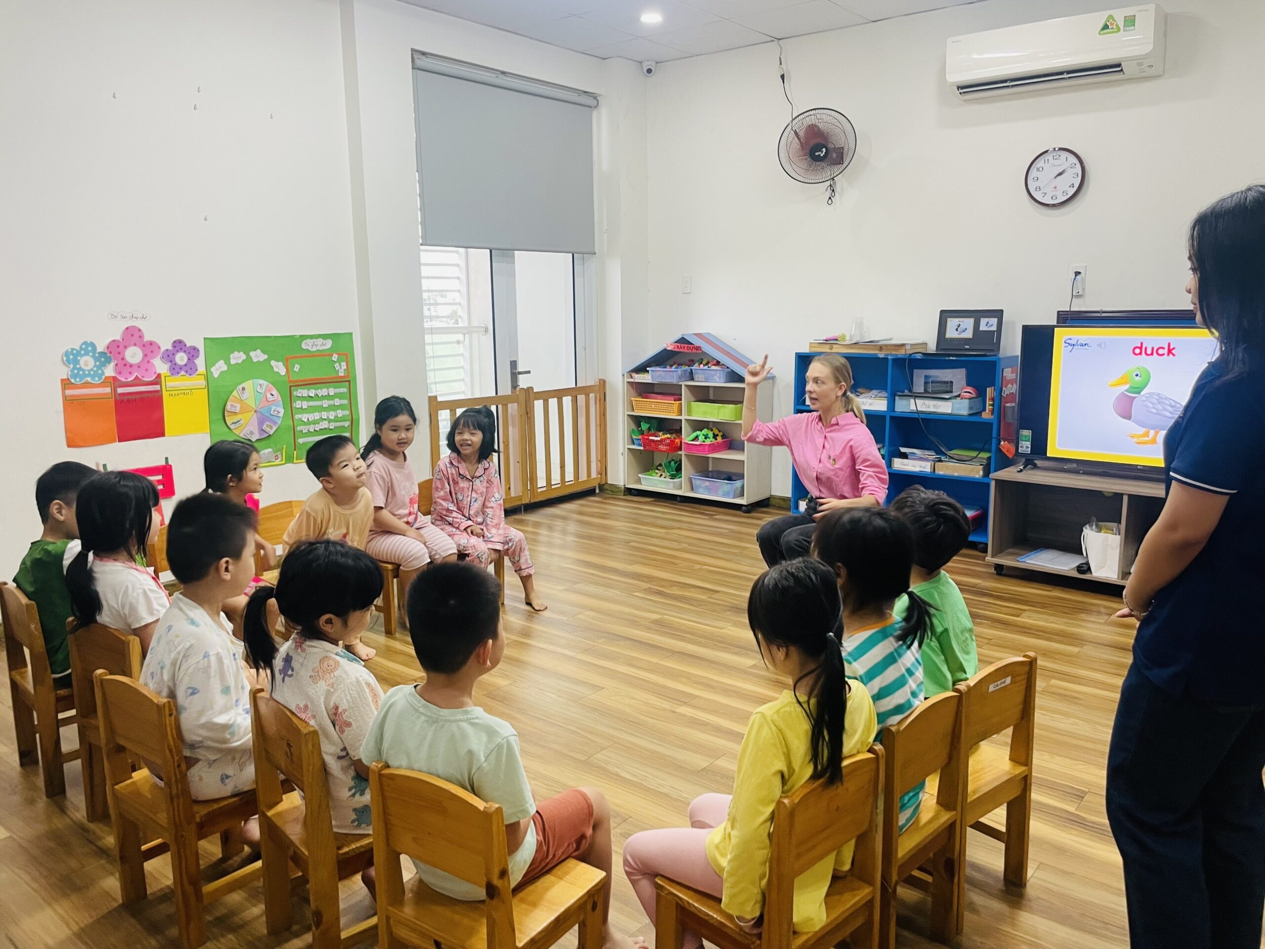 10 mẹo giúp trẻ học tiếng Anh tại nhà mỗi ngày mà không cần ép