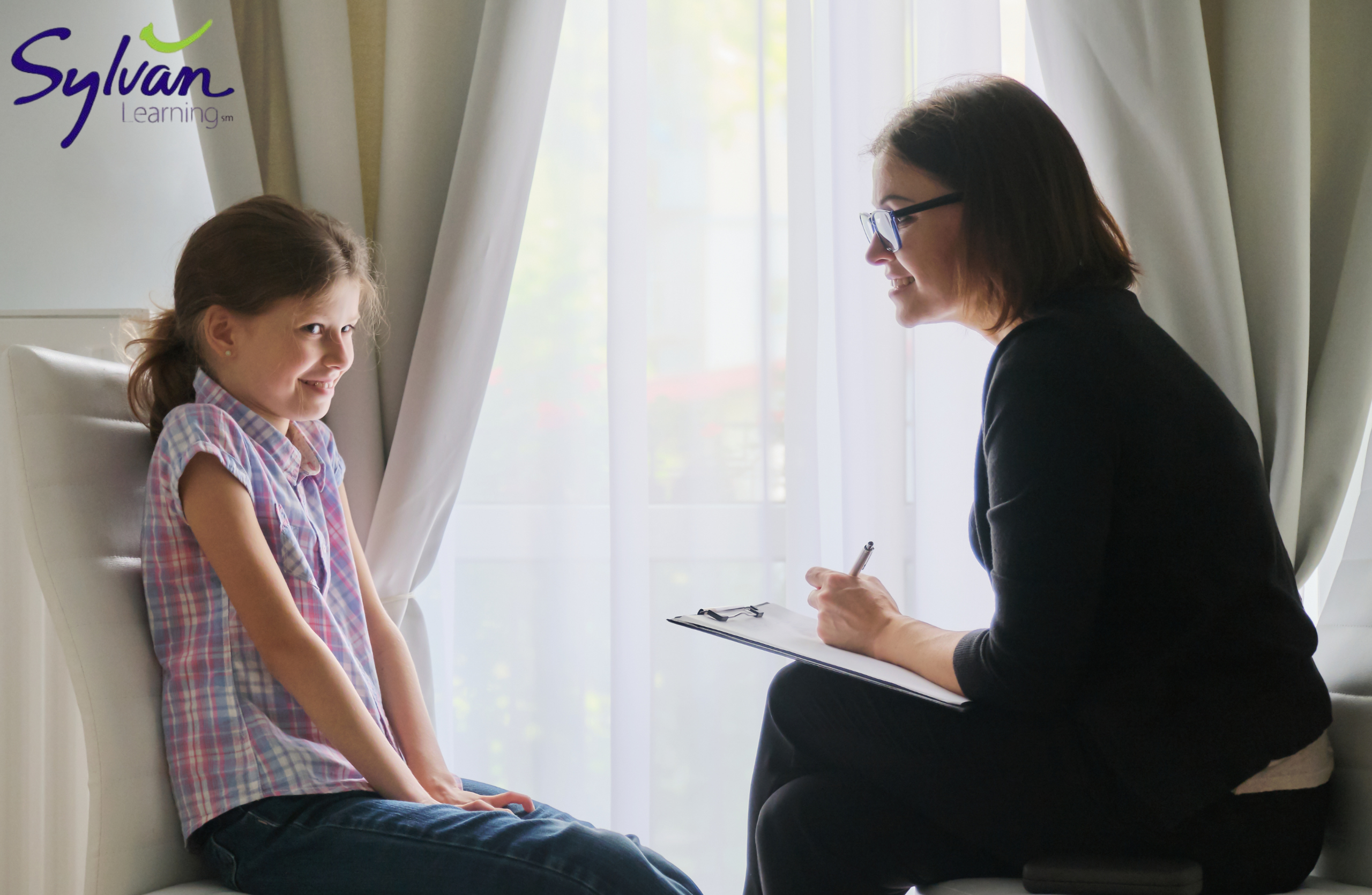 Trẻ sợ thi nói tiếng Anh phải làm sao? 5 cách giúp con tự tin hơn
