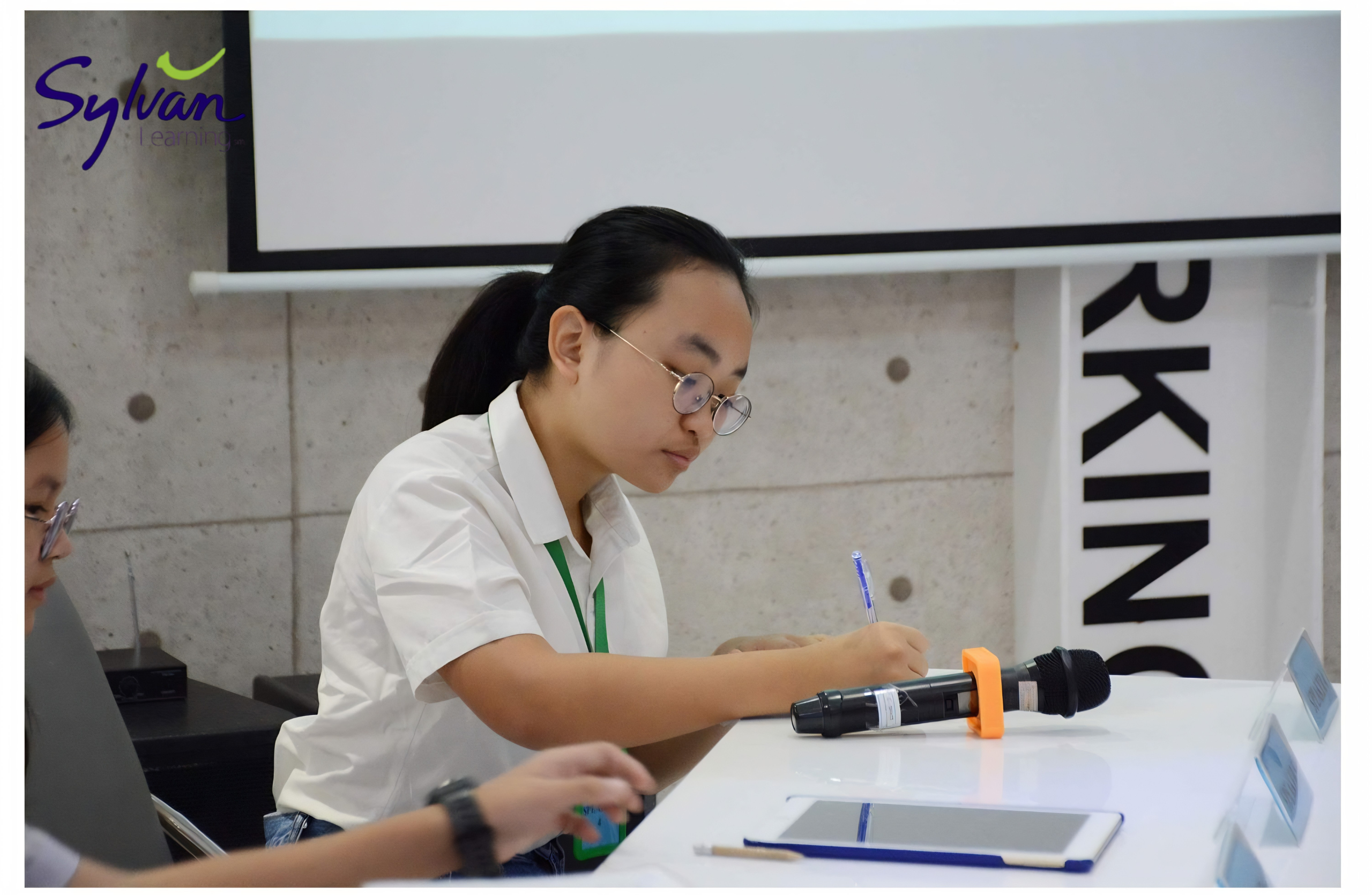 Tranh biện tiếng Anh
