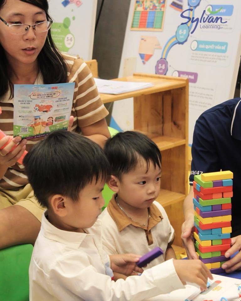 Giáo Dục STEM Kết Hợp Tiếng Anh: Hướng Đi Mới Giúp Trẻ Phát Triển Toàn Diện